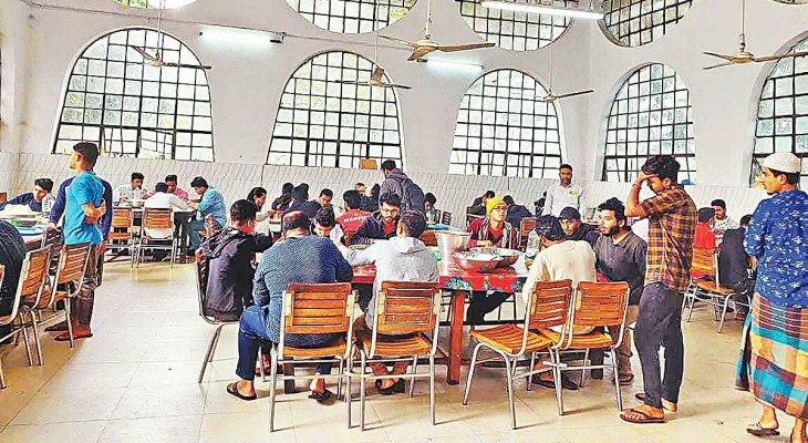 দাম বাড়লেও ঢাবির হলে খাবারের মান বাড়াতে ব্যর্থ ডাকসু